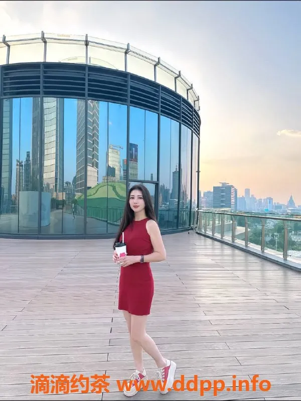 东莞楼凤-南城金秘书，27岁165cm，48kg，纯天然36D