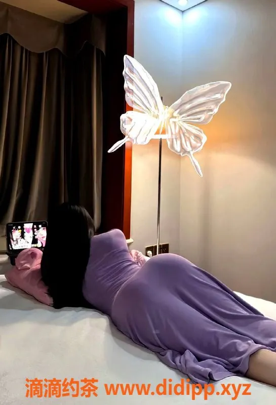 深圳楼凤资源信息,福田泡泡：22岁166d，100斤大胸美女