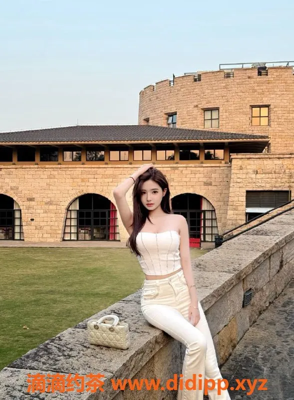 杭州楼凤-拱墅依依宝贝，22岁162cm D罩杯，激情服务等你来约！