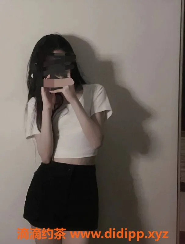 成都楼凤资源信息,成华区微胖嫩妹，20岁，皮肤白皙，C罩杯