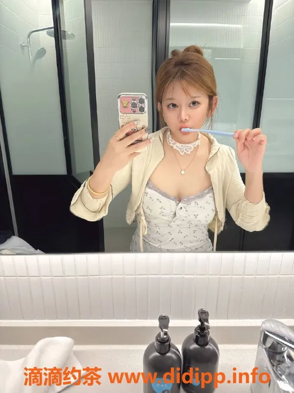 北京楼凤-丰台独家20岁小妞，A4腰筷子腿，可刺激服务