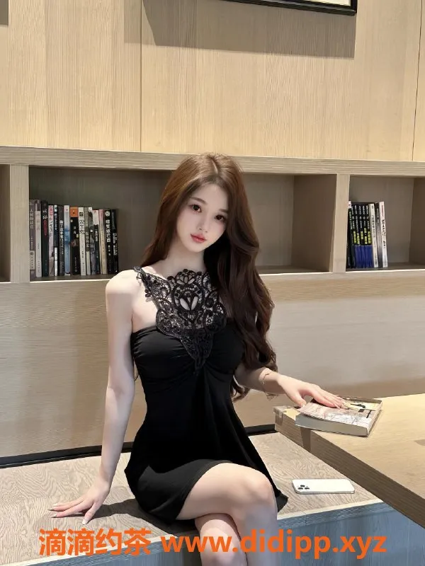 深圳楼凤-福田沐沐，22岁长腿美女，1288起价！