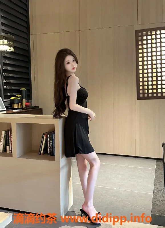 深圳楼凤-福田沐沐，22岁长腿美女，1288起价！