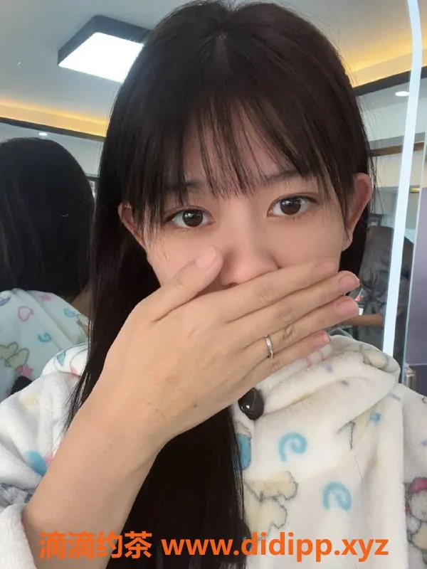 广州楼凤资源信息,天河嫩妹小鹿baby，700元约一发！