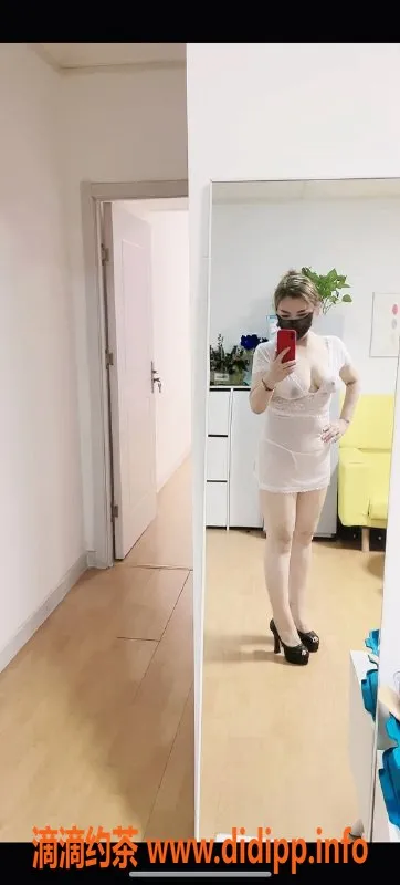 北京楼凤-朝阳公园熟女潮喷大奶牛，性能优越，超值5张起