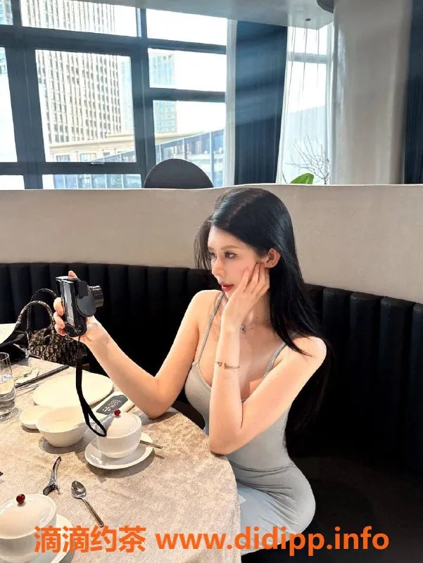 杭州楼凤-上城甜笑笑，22岁大D美少女，165大长腿，温柔陪浴，茶水费1200