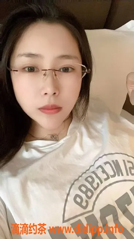 长沙楼凤资源信息,岳麓区叮叮，500p的亲密服务等你来体验