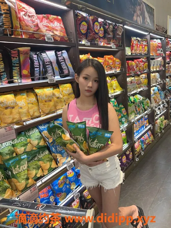 东莞楼凤-大朗奶兔，700元一次，1400元两次服务