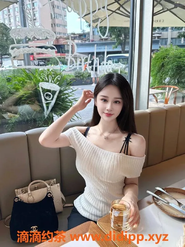 广州楼凤资源信息,天河御姐晚晴，超大胸大长腿，9P等你来撩