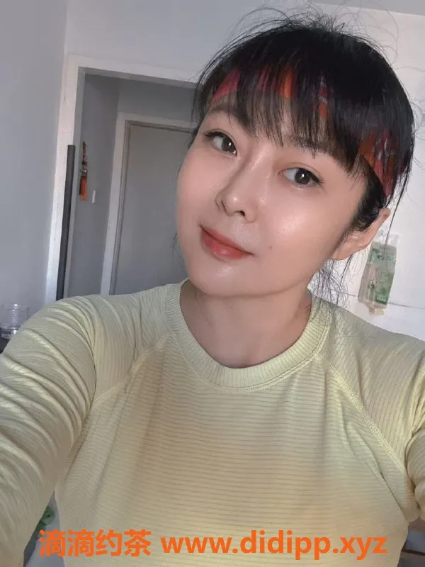 北京楼凤-朝阳大悦城独家熟女莞凤，腿美胸美，超值开房体验