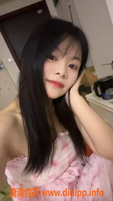 杭州楼凤-上城小可，700元起舌吻服务，玩得很嗨！