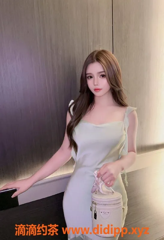 上海楼凤-徐汇Lisa，165身高、45体重，1200元裸吹服务！