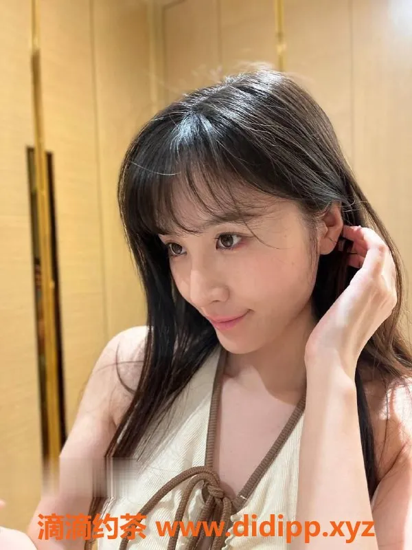 北京楼凤-草房七七，24岁，167cm，500p畅享C罩课程