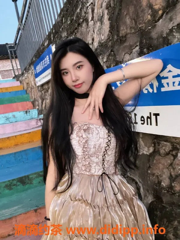 广州楼凤-天河薇薇：温和嫩妹，700元自聊服务