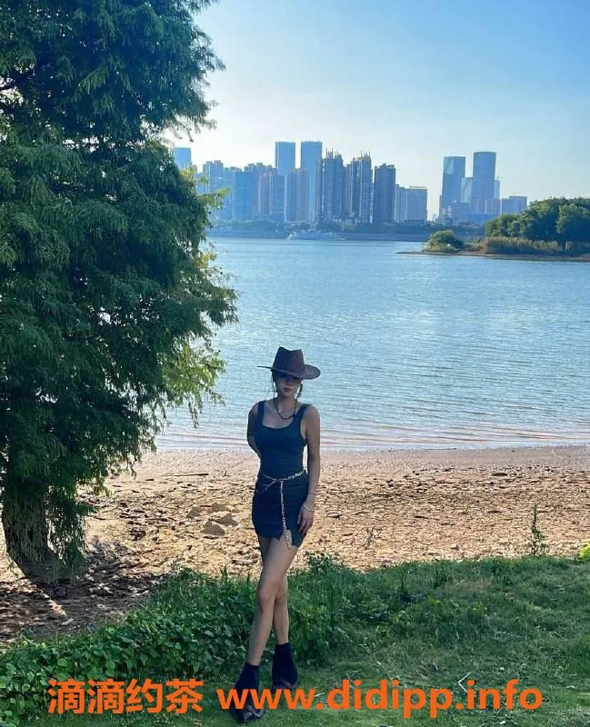 上海楼凤-静安小鹿鹿特惠福利拍卖，原价1500P现1300P