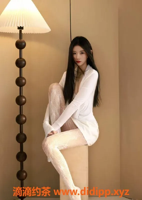 杭州楼凤-雅菲23岁高挑女友感服务，178高瘦身段