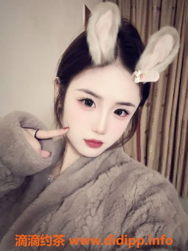 深圳楼凤-龙华区嫩妹小A，1288P体验制服诱惑