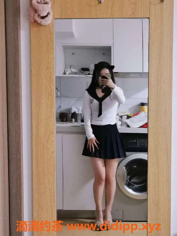 广州楼凤-天河允儿，6P课费，舌吻鸳鸯浴体验