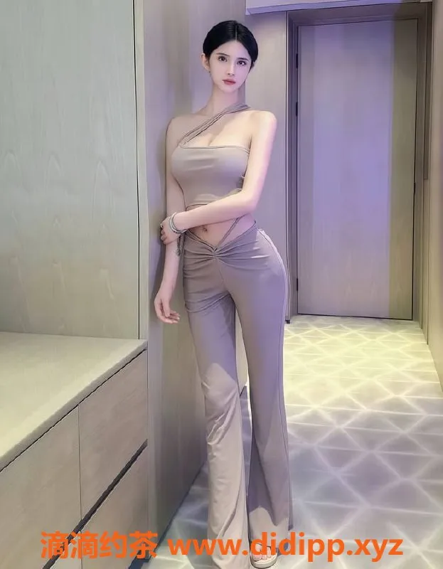 上海楼凤-普陀若若，170cm C+大胸丝袜模特，高级服务等你来享受