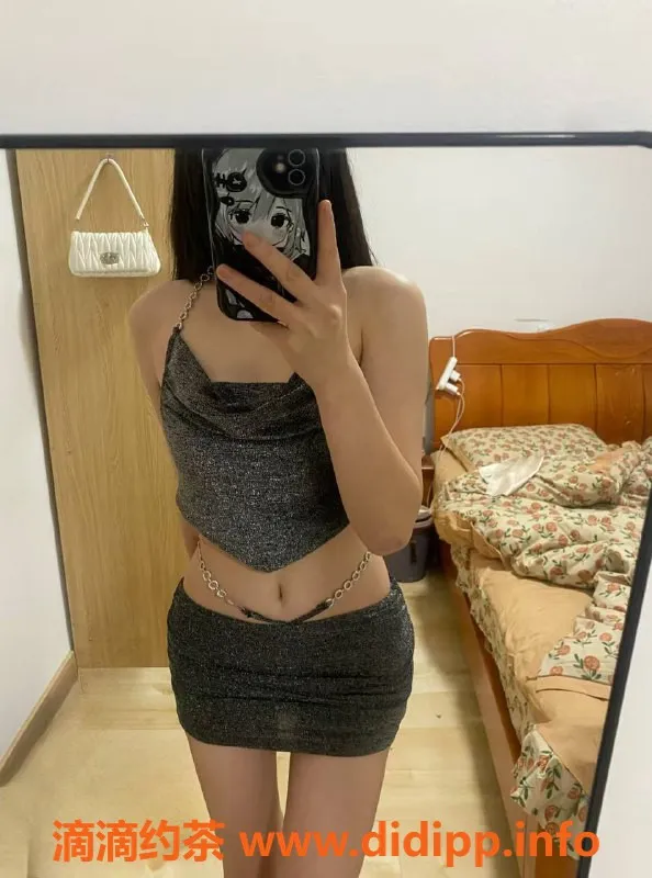 成都上门服务-成都嫩妹小爱19岁，身高164，包夜2500