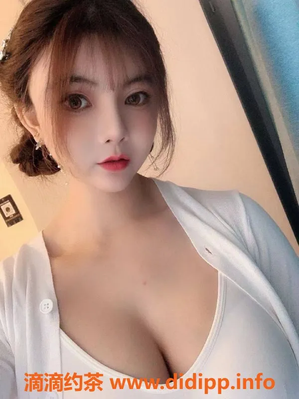 福州楼凤-台江区向日葵：25岁165高、49重、EEE胸，800元体验