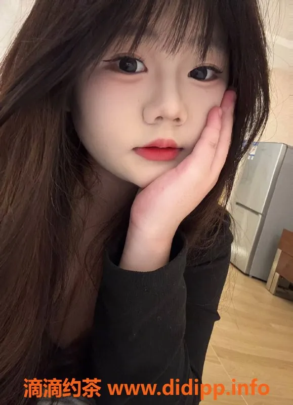 广州楼凤资源信息,天河嫩妹奶盖，体验舌吻服务