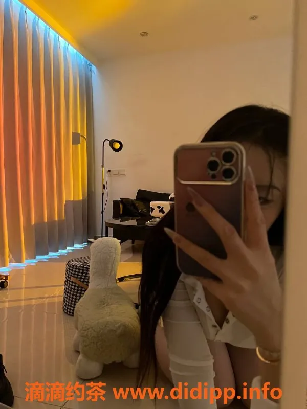 广州楼凤-黄埔嫩妹雨熙，舌吻服务超赞！