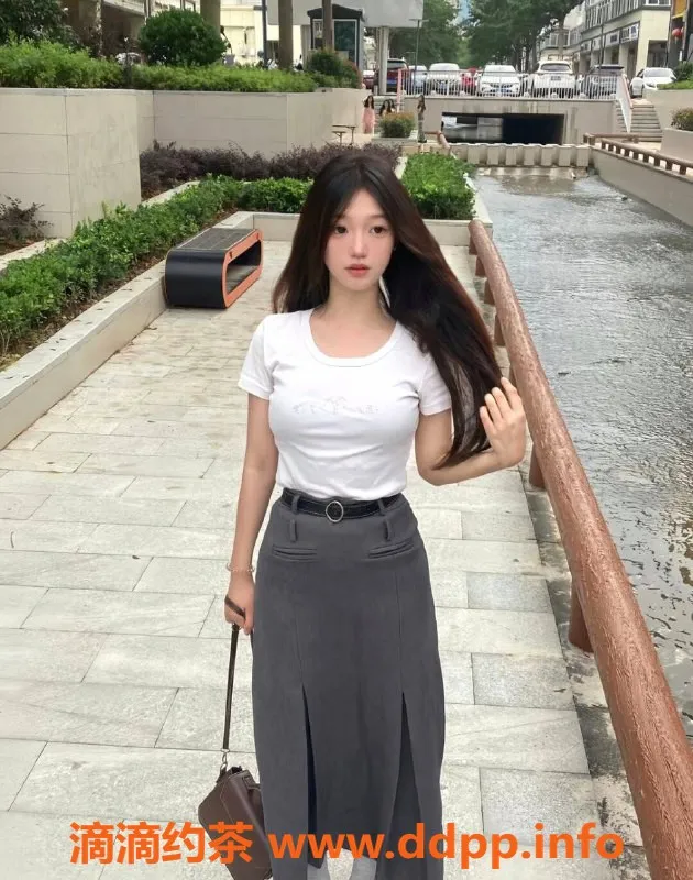 北京上门服务-小耶，18岁白皙妹子，160cm，89斤，朝阳区约会