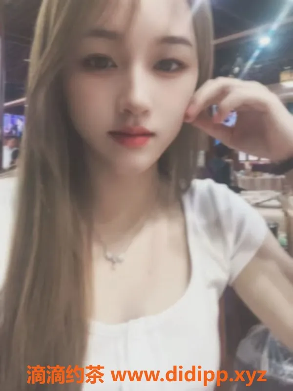 重庆楼凤资源信息,菲菲，轻熟女服务，身高1.7米，超值体验