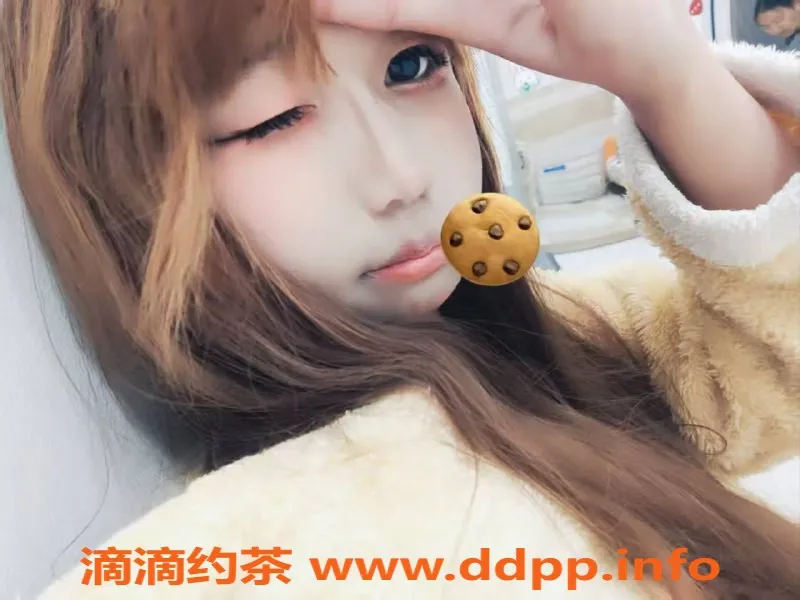 成都楼凤-成都乔乔，17岁匀称嫩妹，600元体验三件套