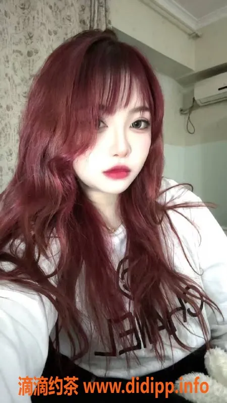 成都上门服务-成都小亲亲，21岁丰满妹，400元享服务