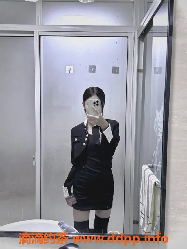 深圳楼凤-龙岗区草莓嫩妹，800P体验白虎制服服务