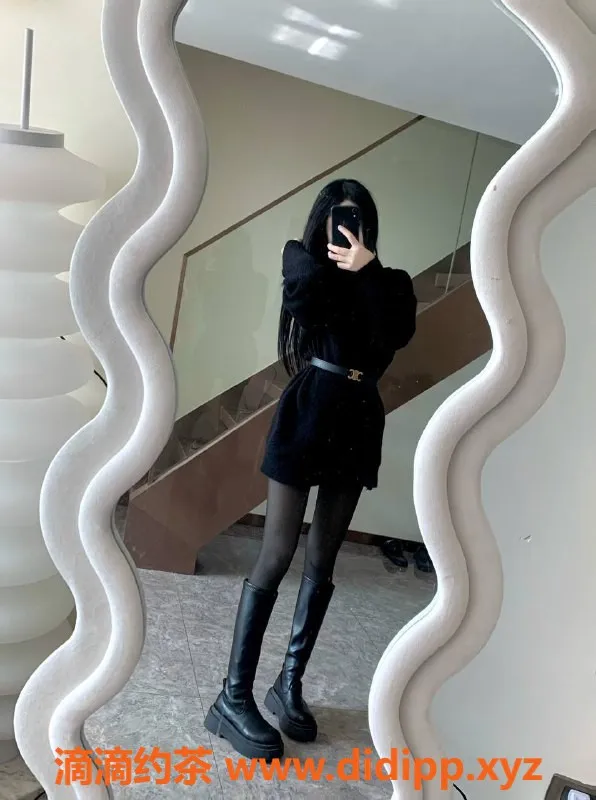 深圳楼凤资源信息,龙岗区草莓嫩妹，800P体验白虎制服服务