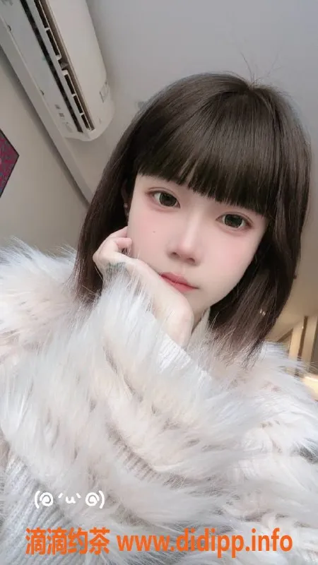 杭州楼凤-萧山嫩妹李思瑶，800元畅享舌吻服务