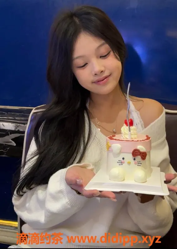 成都楼凤-成都可可，17岁165cm，甜美嫩妹等你来体验