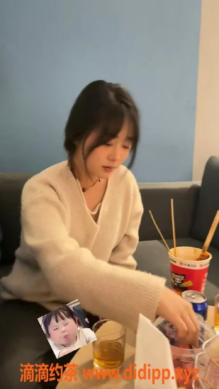 成都楼凤资源信息,成都糖宝，16岁，身高158，体重105，500元带走！