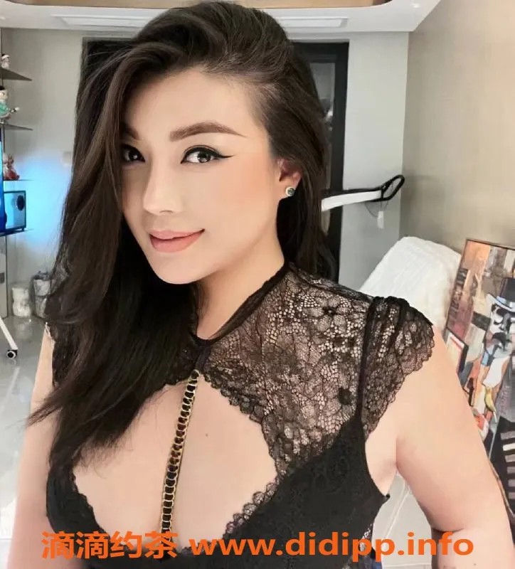 上海楼凤-静安乌克兰混血博主Kelly，175cm大胸热线服务