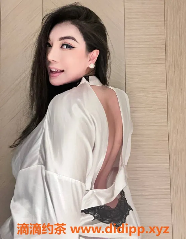 上海楼凤-静安乌克兰混血博主Kelly，175cm大胸热线服务