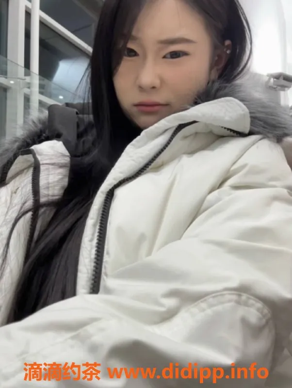 杭州上门服务-上城区晨彤彤，18岁165cm巨乳嫩妹，1200约会