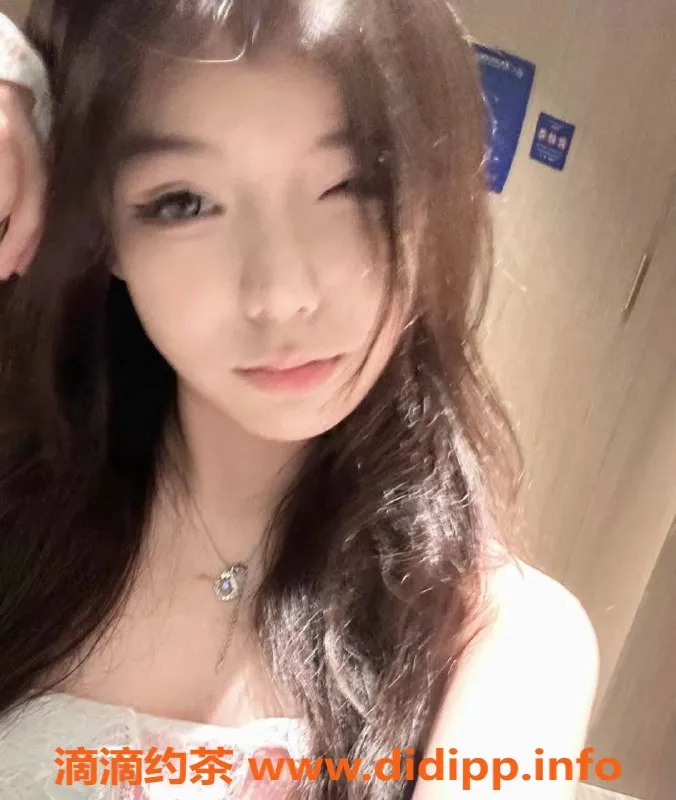 广州楼凤-天河婉馨嫩妹，水费900p，热情服务等你来体验！