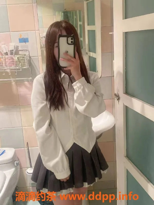 成都楼凤-成都可可 22岁萝莉 500元/小时服务好评