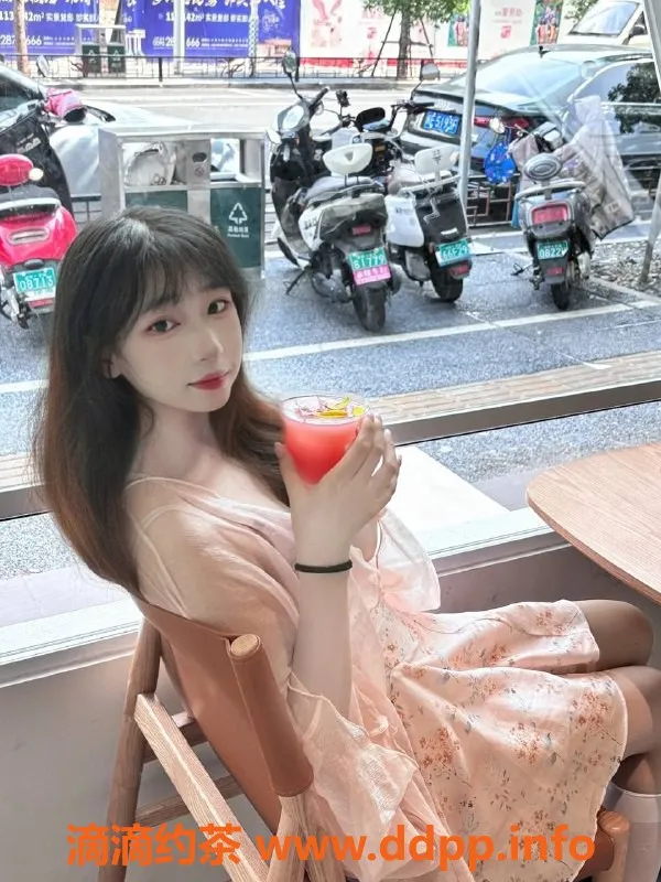 厦门楼凤-思明小兮兮19岁嫩妹，舌吻服务