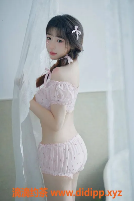 厦门楼凤-思明小兮兮19岁嫩妹，舌吻服务