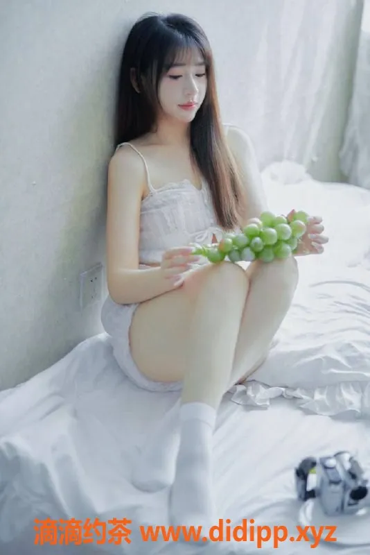 厦门楼凤-思明小兮兮19岁嫩妹，舌吻服务