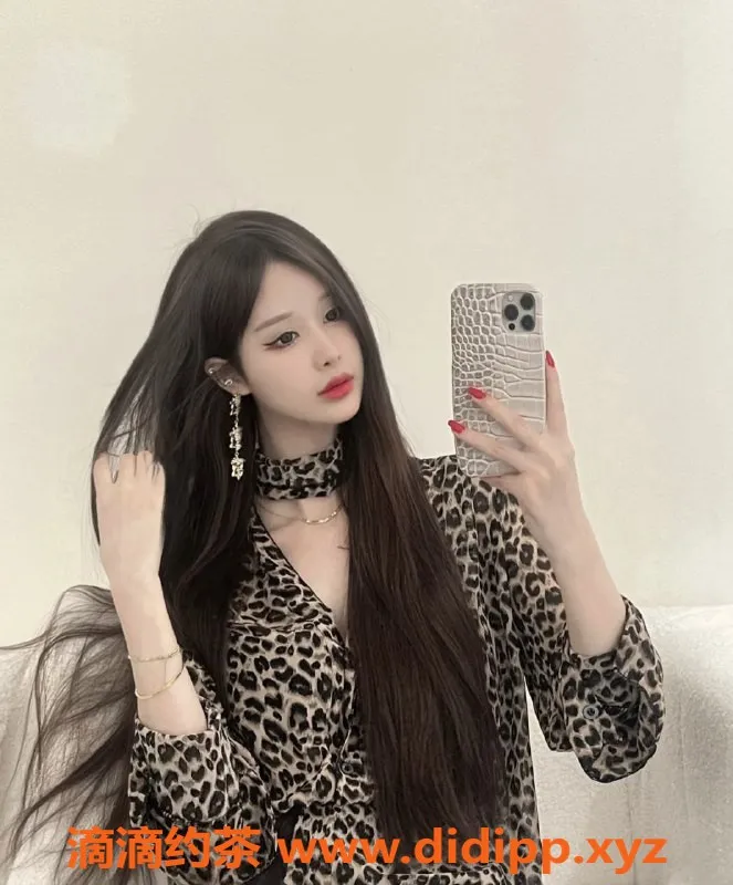 北京楼凤-朝阳双井高端女神，168+D罩杯年轻美女