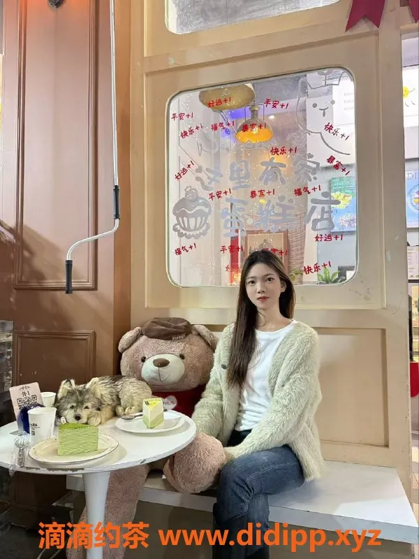 广州楼凤-荔湾小美：7P嫩妹，舌吻鸳鸯浴服务