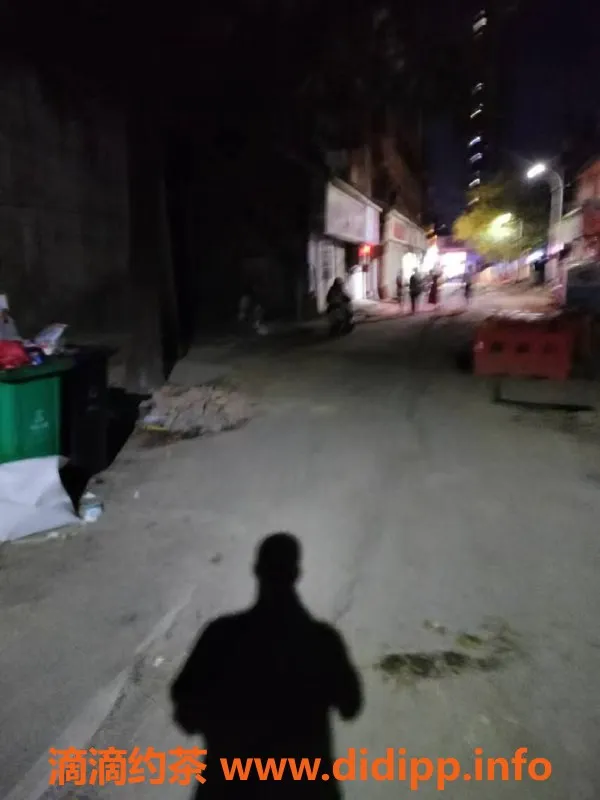 南昌楼凤-半边街 站街 200元 快速服务 15分钟