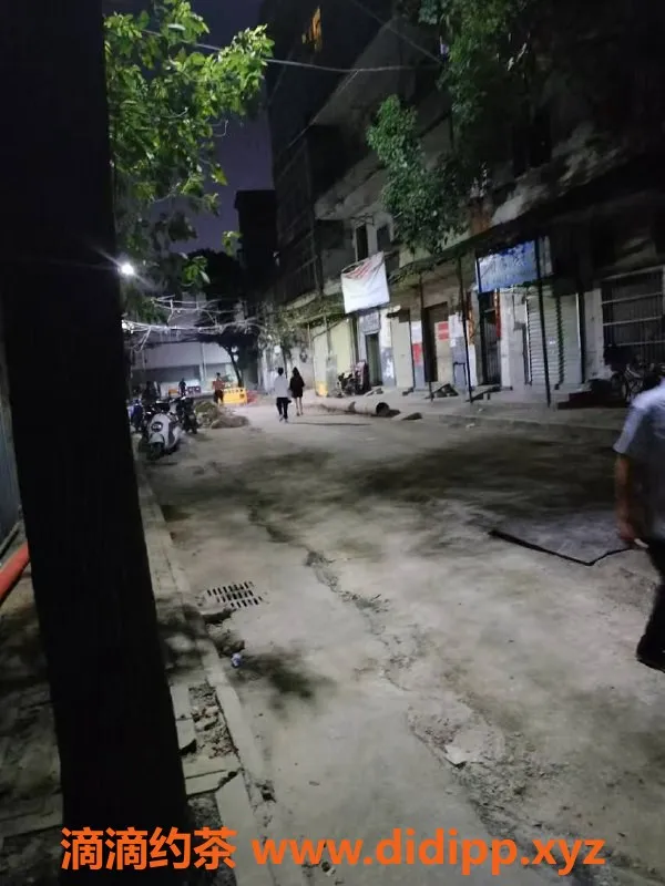 南昌楼凤-半边街 站街 200元 快速服务 15分钟