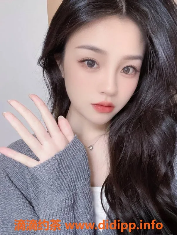 成都楼凤-安琪儿，郫都区25岁可爱小姐，600元起服务