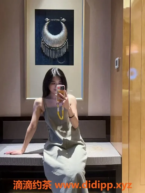 杭州楼凤-清纯美女小雅，上门服务预约仅900元